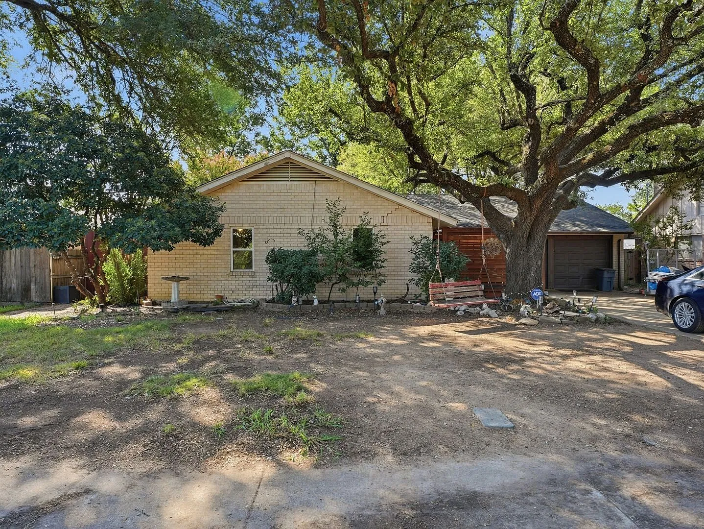 1402 Addington St. — Photo 3
