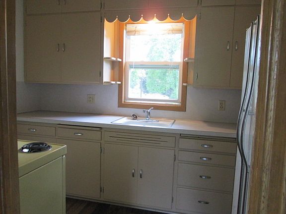 2nd image of 820 4th Ave S
