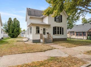 319 4th Ave N, Clinton, IA 52732