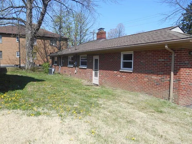 Building Photo - 524 East Dr