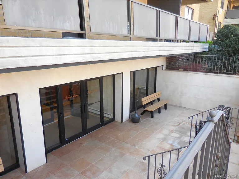 101 Jackson Ave #2G — Photo 4