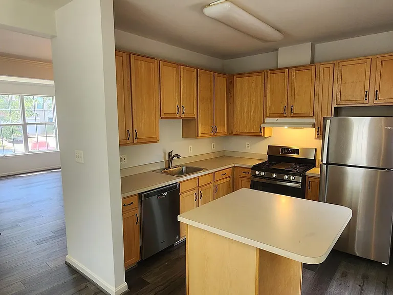 45512 Lakemont Sq — Photo 6