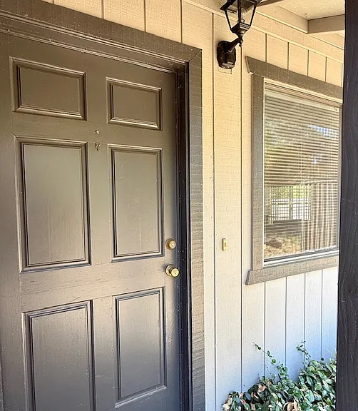 1213 Live Oak Ln — Photo 2