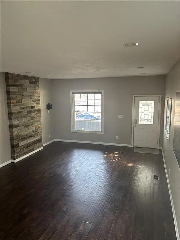 3 bed, 1.5 bath, 1472 sqft, $1,950 — Photo 3