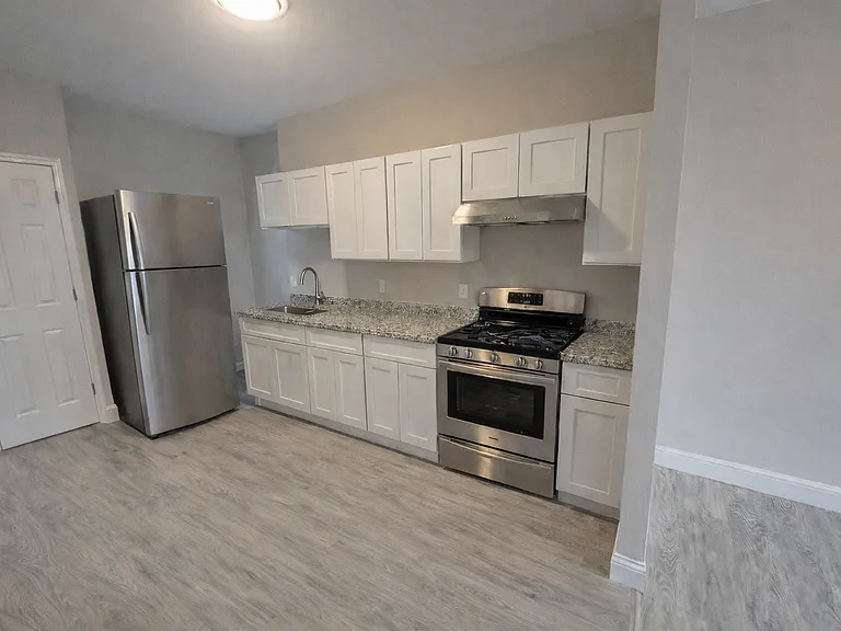 241 Walnut St #3 — Photo 1