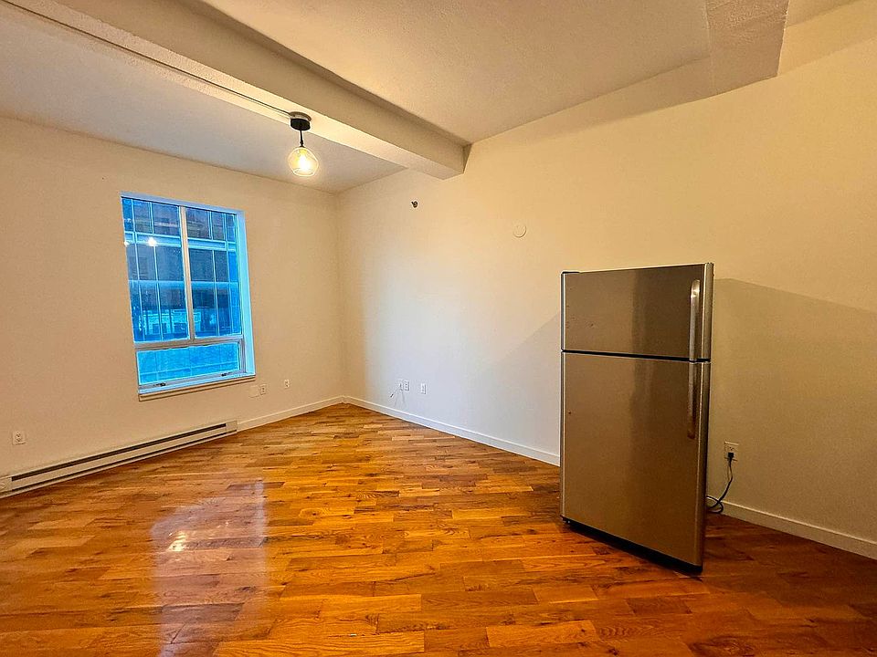 1st image of 29-28 41st Ave #304