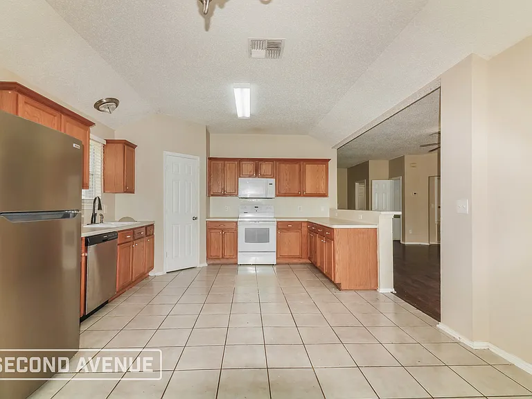 1017 La Mirada — Photo 6