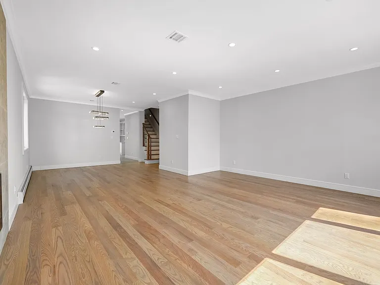 39 Washington Ave — Photo 7