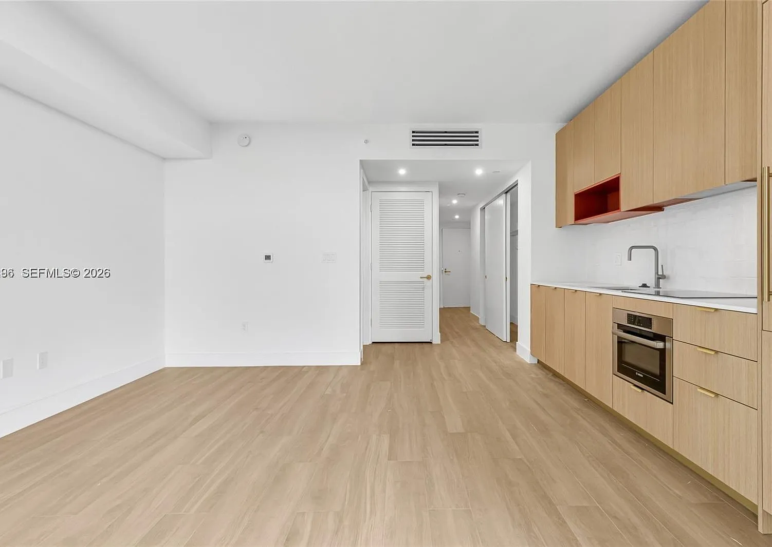 Studio, $2,600 — Photo 1