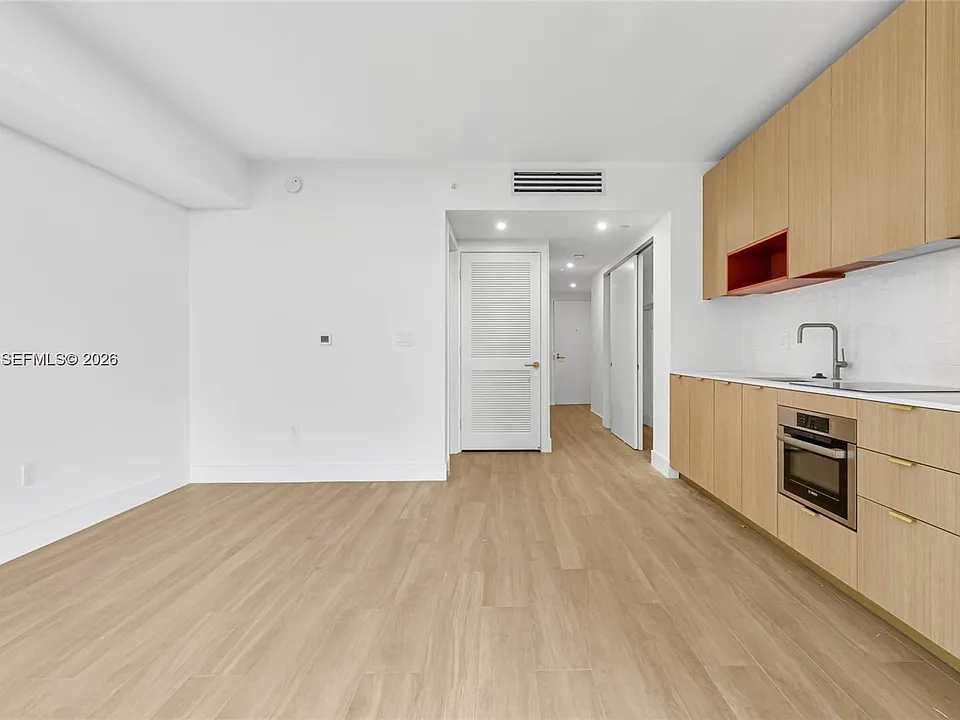 90 NE 32nd St #714