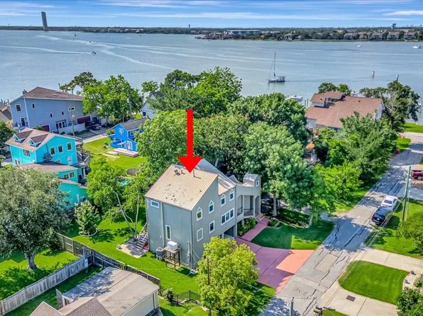 112 Oak Rd, Clear Lake Shores, TX 77565