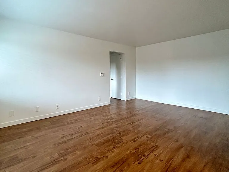 North Towne Manor — Photo 9