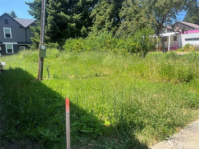 5th image of 204 N 1st Street