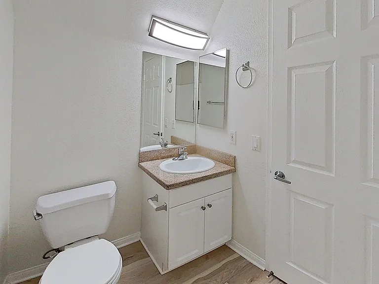 5550 Owensmouth Ave #310 — Photo 11