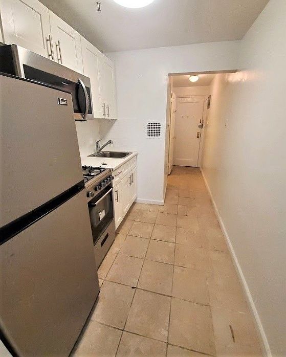 2nd image of 347 W 29th St #7B