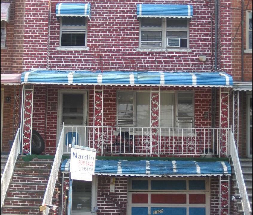 1st image of 1300 Oakley St