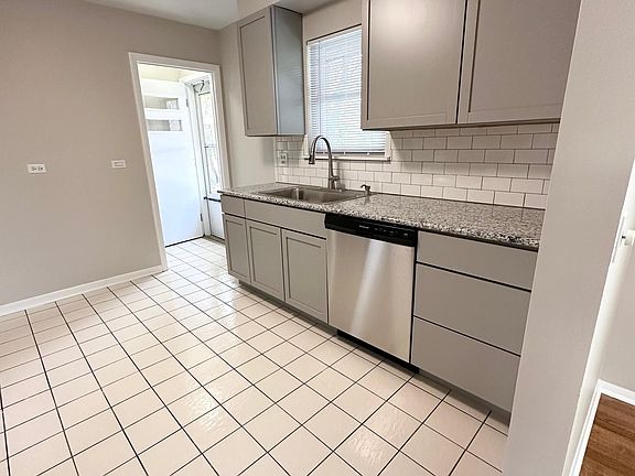 3rd image of 639 Onwentsia Ave #639