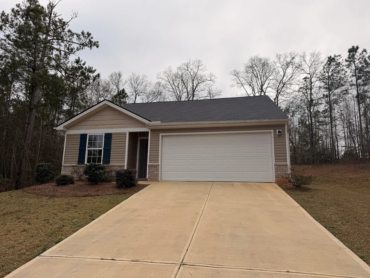 3 bed, 1350 sqft, $2,000 — Photo 2