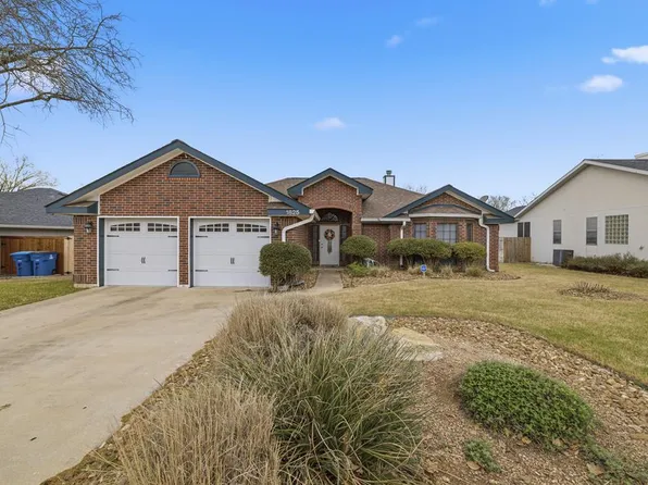 1825 Lois St, Kerrville, TX 78028