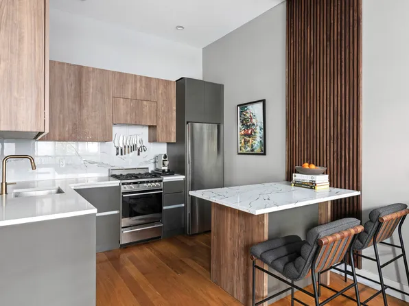 222 Withers Street image 3 of 14