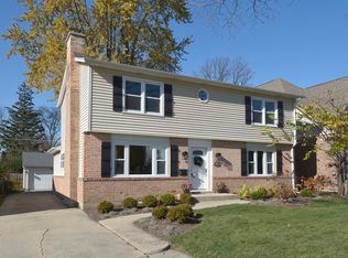 914 N Highland Ave, Arlington Heights, IL 60004
