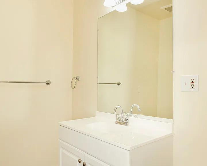 Evanston Apartments - Located on the north side of Fremont — Photo 36