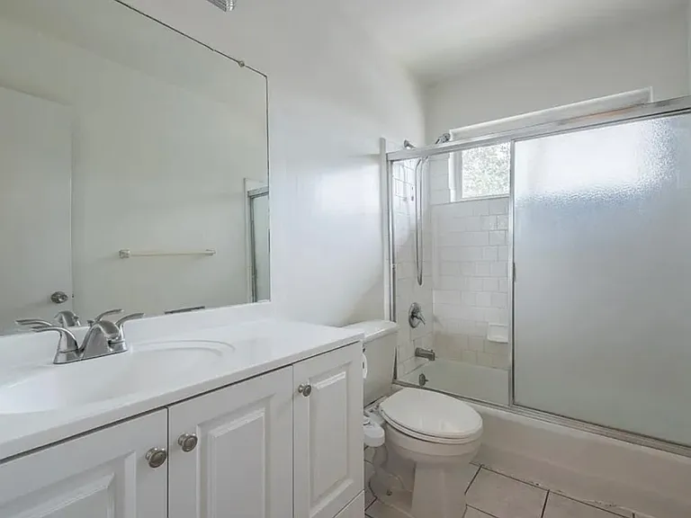 341 W Dryden St #A — Photo 10