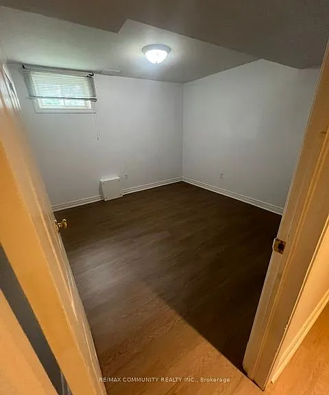 166 Saint Lawrence Dr #BASEMENT — Photo 13