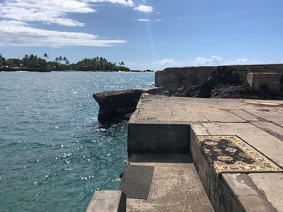 Ocean Access right Across the Street at Napoopoo Pier