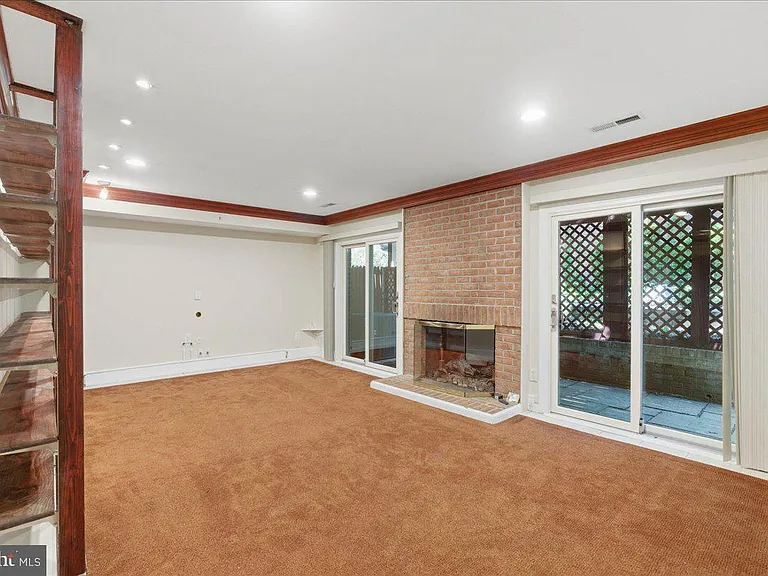 1433 McLean Mews Ct — Photo 38