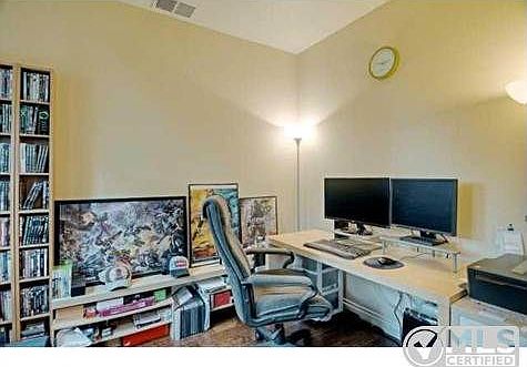 Extra room or office