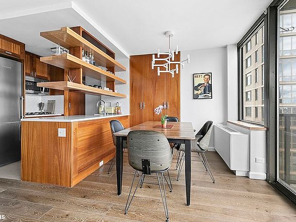 3rd image of 161 W 61st St APT 30E
