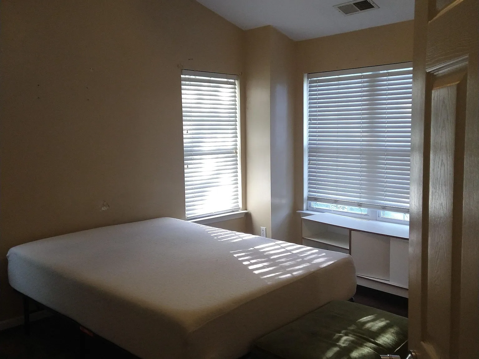 4 bed, 2.5 bath, 2340 sqft, $1,633 — Photo 4