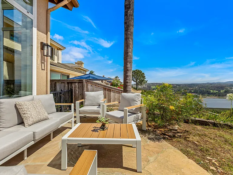 1807 Amalfi Dr — Photo 33