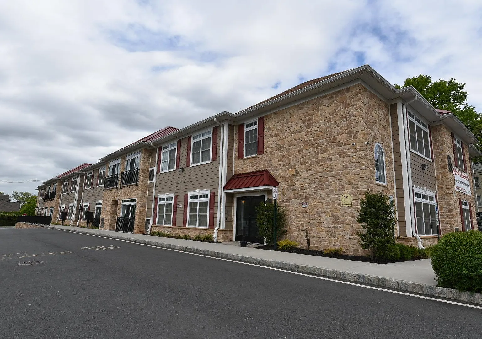 2 bed, 1018 sqft, $2,495 — Photo 1