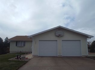 1002 Arrowhead Dr, North Platte, NE 69101