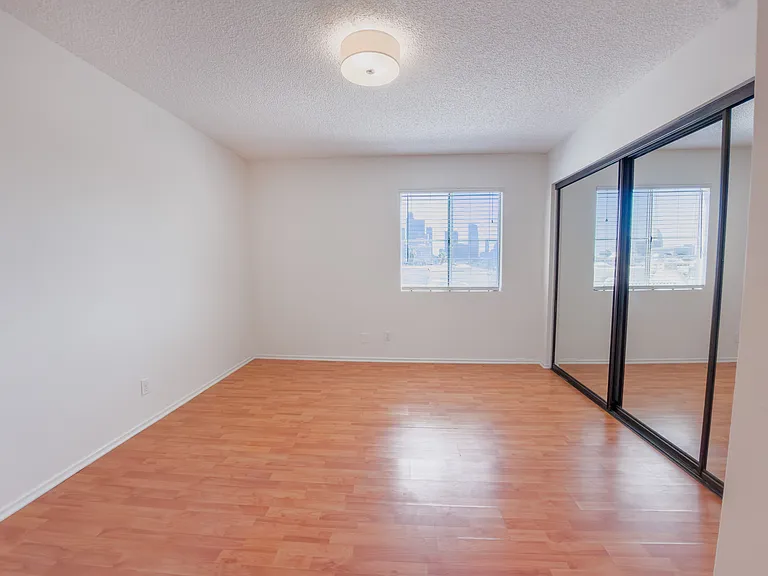 918 W College St #210 — Photo 20
