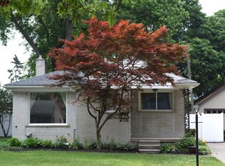 215 Broadacre Ave, Clawson, MI 48017
