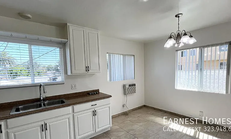14202 Delano St #6 — Photo 4