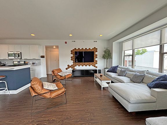 4th image of 1230 Diamond Ct #F