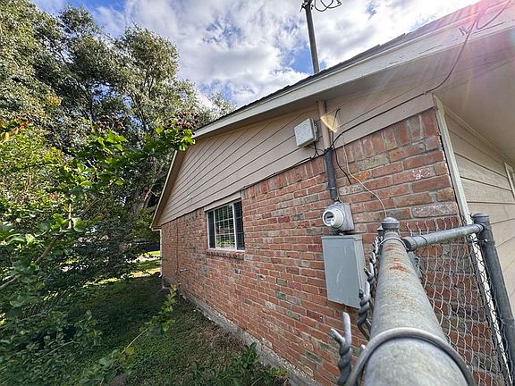 2nd image of 1405 Northview Dr