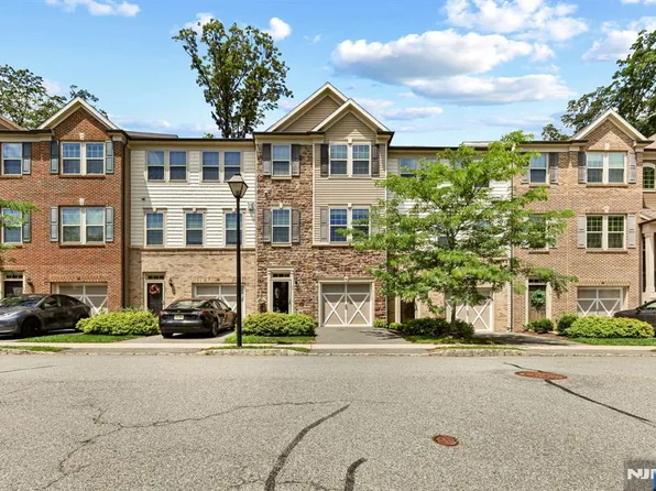 90 Albert Ct #604, Randolph, NJ 07869