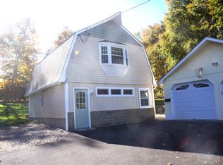 10 Blakeslee Dr #B, Newtown, CT 06470