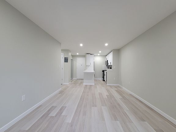 5th image of 829 Greenwood Ave APT 2S