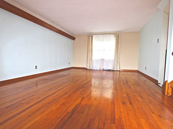2nd image of 18 Jefferson St