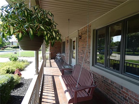 3rd image of 212 Creek View Dr