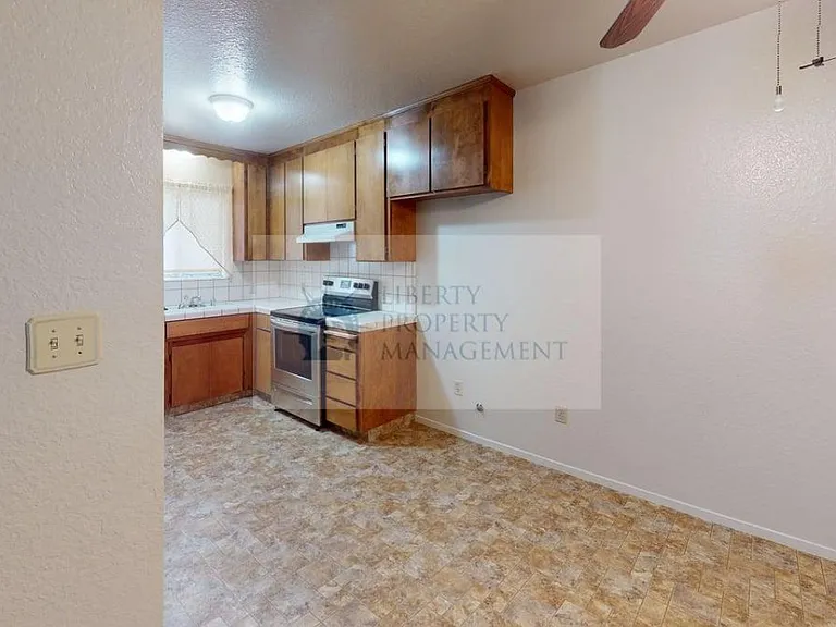 915 Kenwood Ave #2 — Photo 7