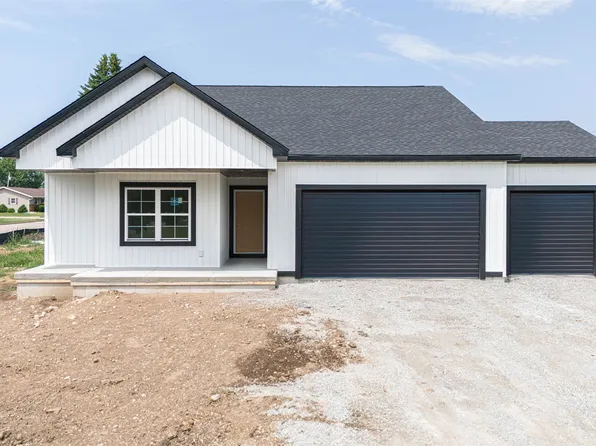 504 Village Ln, Ripon, WI 54971