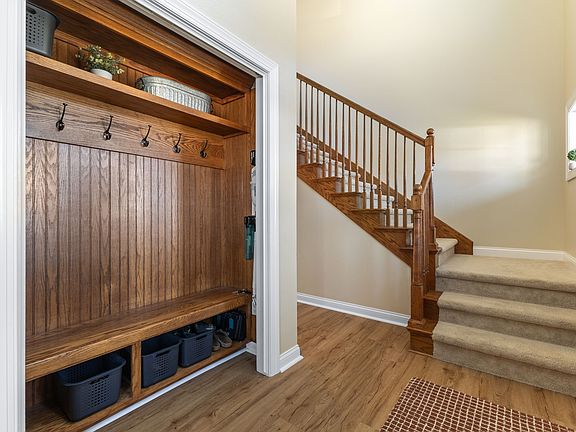 4th image of 2710 Windsor Dr