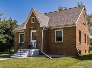 2048 D St SW, Cedar Rapids, IA 52404